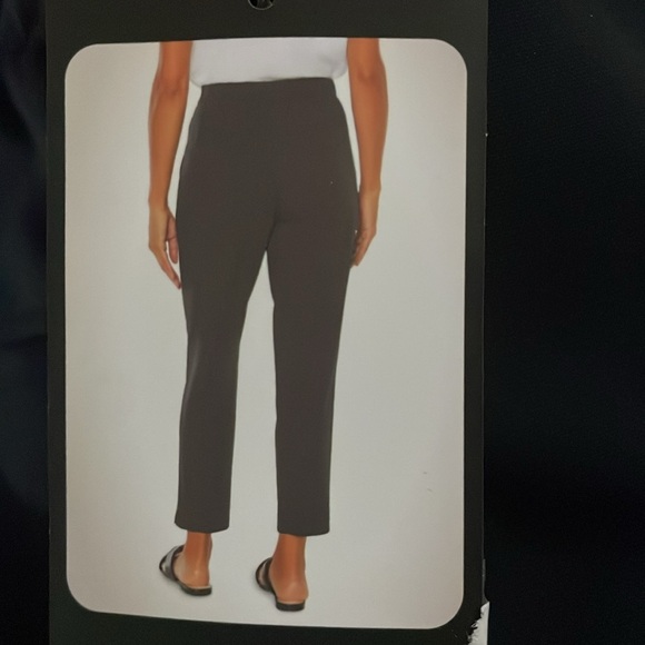 Banana Republic ladie tapered pull on pant - Picture 2 of 2